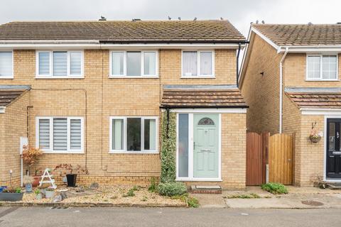 3 bedroom semi-detached house to rent, Petersham Close, Newport Pagnell, MK16