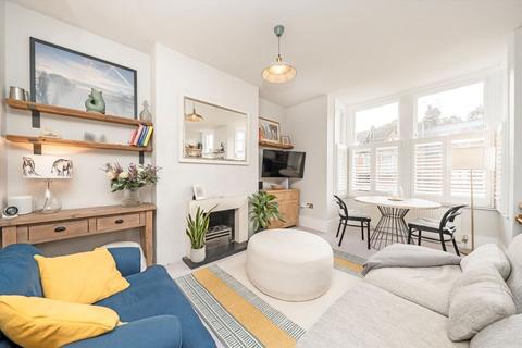 2 bedroom flat for sale, Killyon Road, London SW8