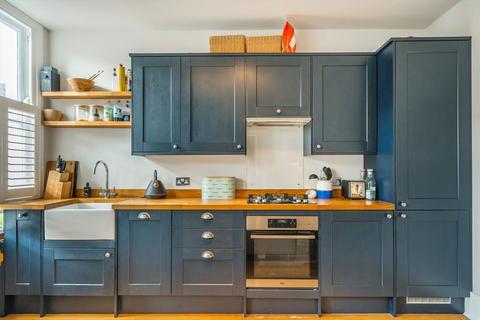 2 bedroom flat for sale, Killyon Road, London SW8