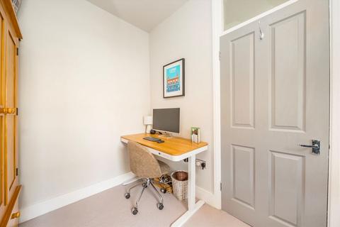 2 bedroom flat for sale, Killyon Road, London SW8