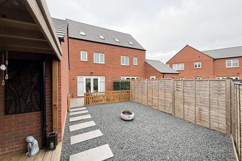 3 bedroom semi-detached house for sale, Osprey Drive, Burton-On-Trent DE14