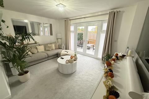 3 bedroom semi-detached house for sale, Osprey Drive, Burton-On-Trent DE14