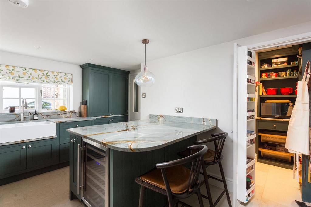 Kitchen Breakfast Room to Pantry