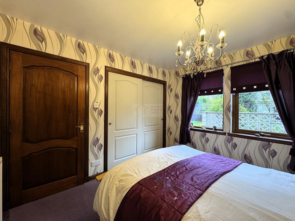 Master Bedroom b.JPG