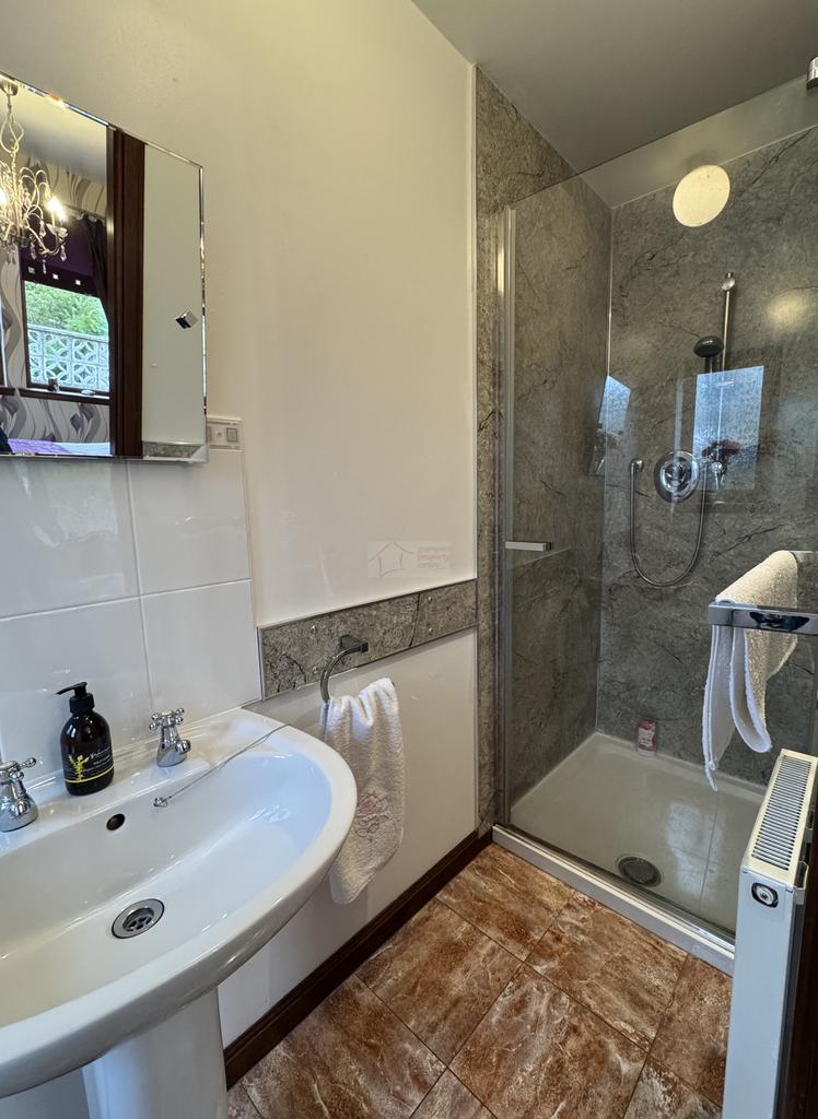 En-Suite b.JPG