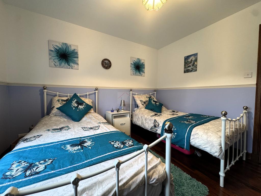 Bedroom 3b.JPG