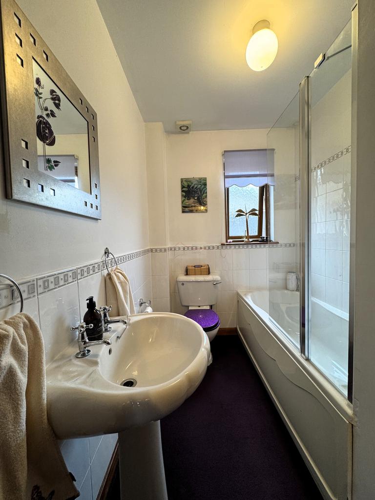 Family Bathroom.JPG