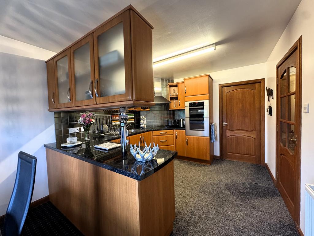 Kitchen b.JPG