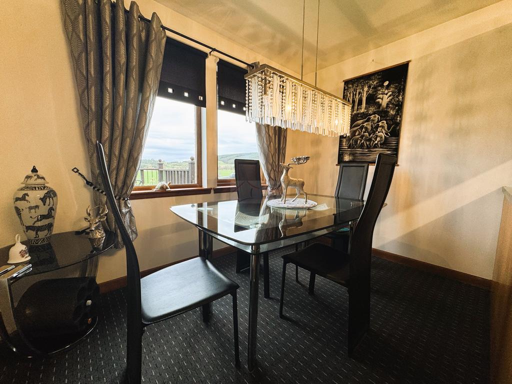 Dining Area.JPG