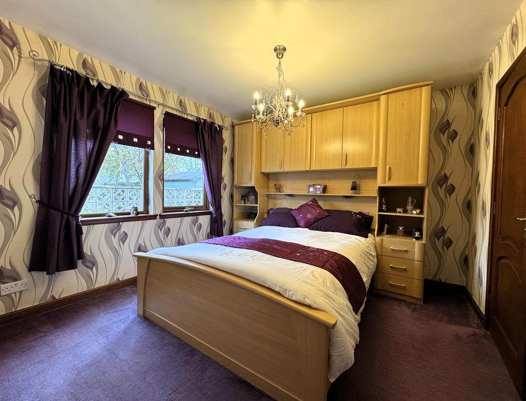 Master Bedroom a.JPG
