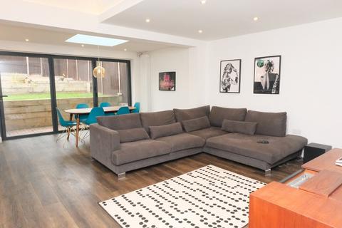 undefined, Margeholes, Watford WD19