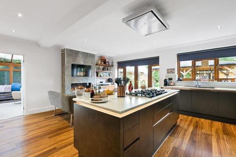 3 bedroom detached house for sale, Lower Kingswood, Tadworth