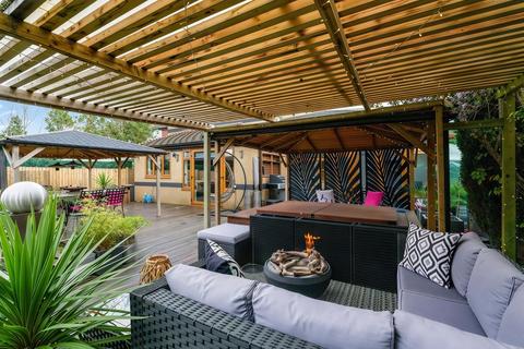 3 bedroom detached house for sale, Lower Kingswood, Tadworth