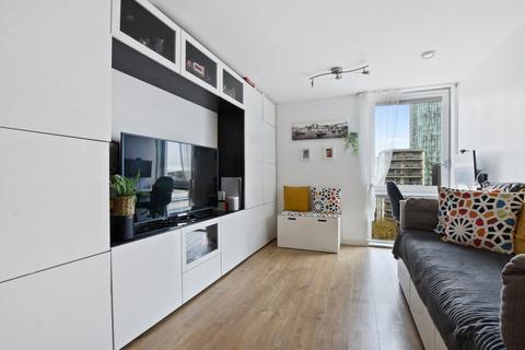 1 bedroom flat for sale, Brentford, TW8