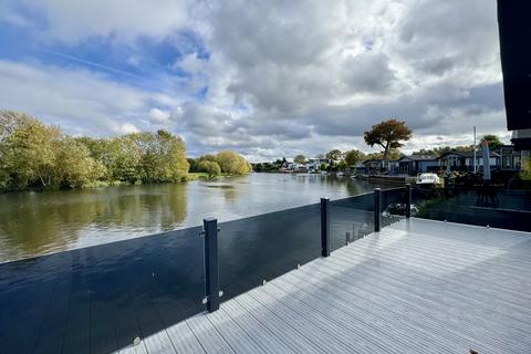 undefined, Staines-upon-Thames, Surrey, TW18