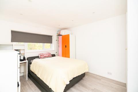 26 Hankins Lane, London, NW7 3AE