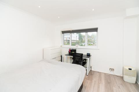 26 Hankins Lane, London, NW7 3AE