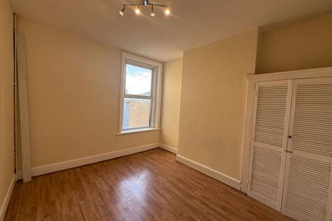 3 bedroom flat to rent, Lea Bridge Road, London, Greater London. E10 7DY