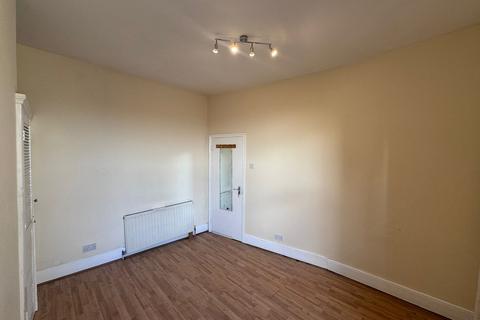 3 bedroom flat to rent, Lea Bridge Road, London, Greater London. E10 7DY