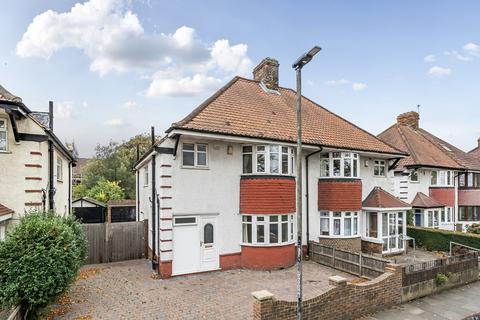 Canberra Road, Charlton