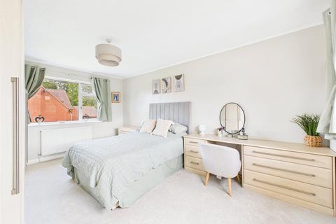 undefined, Carisbrooke Road, Hucclecote, Gloucester, Gloucestershire, GL3