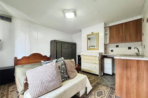 Studio to rent, Yarmouth Road, Norwich, Norfolk, NR7