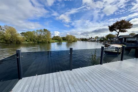 undefined, Staines-upon-Thames, Surrey, TW18