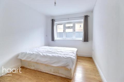 undefined, Uxbridge Road, SOUTHALL