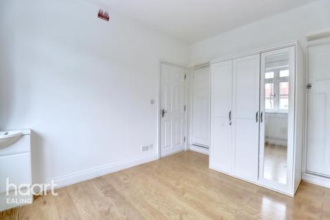 undefined, Uxbridge Road, SOUTHALL