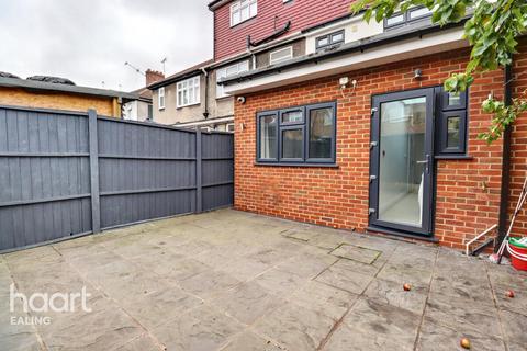 7 bedroom semi-detached house to rent, Uxbridge Road, SOUTHALL