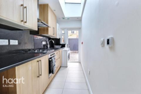 7 bedroom semi-detached house to rent, Uxbridge Road, SOUTHALL