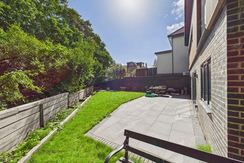 undefined, Fleet End Road, Warsash, Southampton