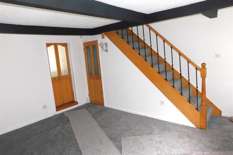2 bedroom terraced house to rent, Huddersfield Road, Austerlands, Oldham