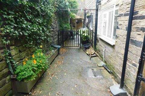 2 bedroom terraced house to rent, Huddersfield Road, Austerlands, Oldham