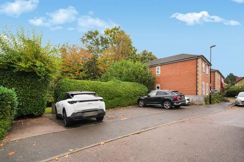 7 Hollycroft Close, South Croydon, CR2 7FE