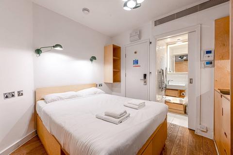Studio to rent, .Earl's Court, Earls Court, London, SW5