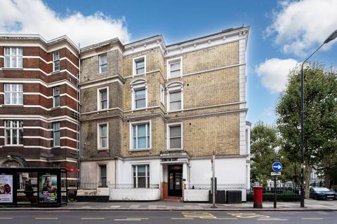 Studio to rent, Philbeach Gardens, Earls Court, London, SW5