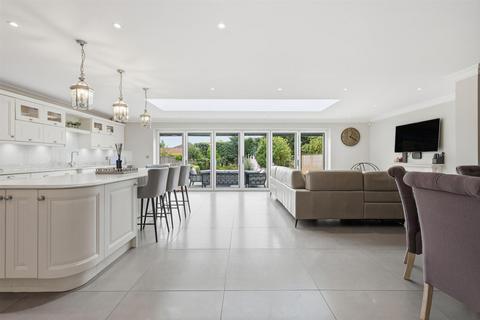 4 bedroom detached house for sale, Hay Green Lane, Hook End, CM15
