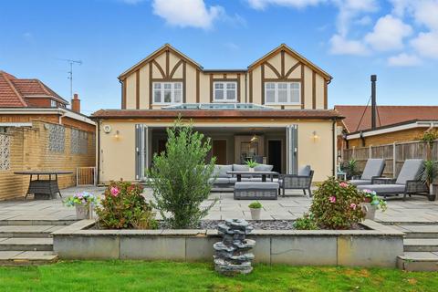 4 bedroom detached house for sale, Hay Green Lane, Hook End