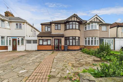 undefined, Pettits Lane, Romford RM1