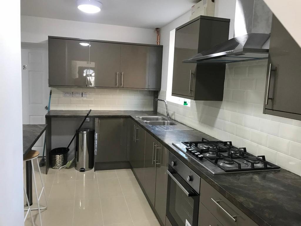 AVAILABLE FOR 2026/2027  6 bed terraced house to