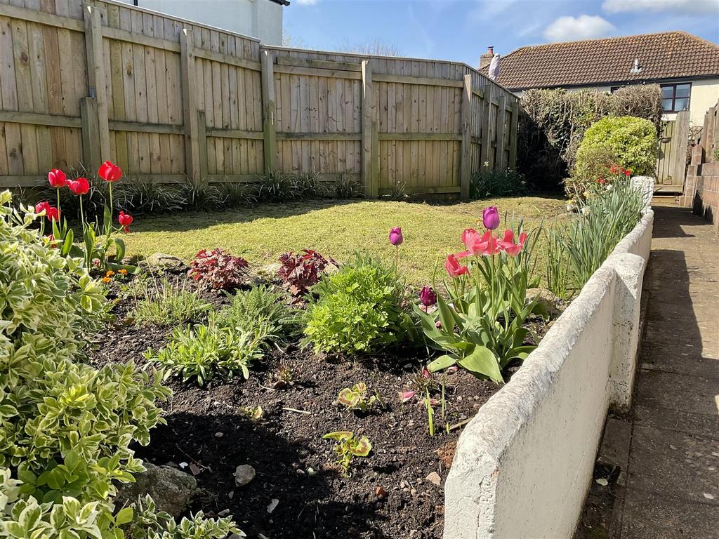 Sunnygarden bed.jpg