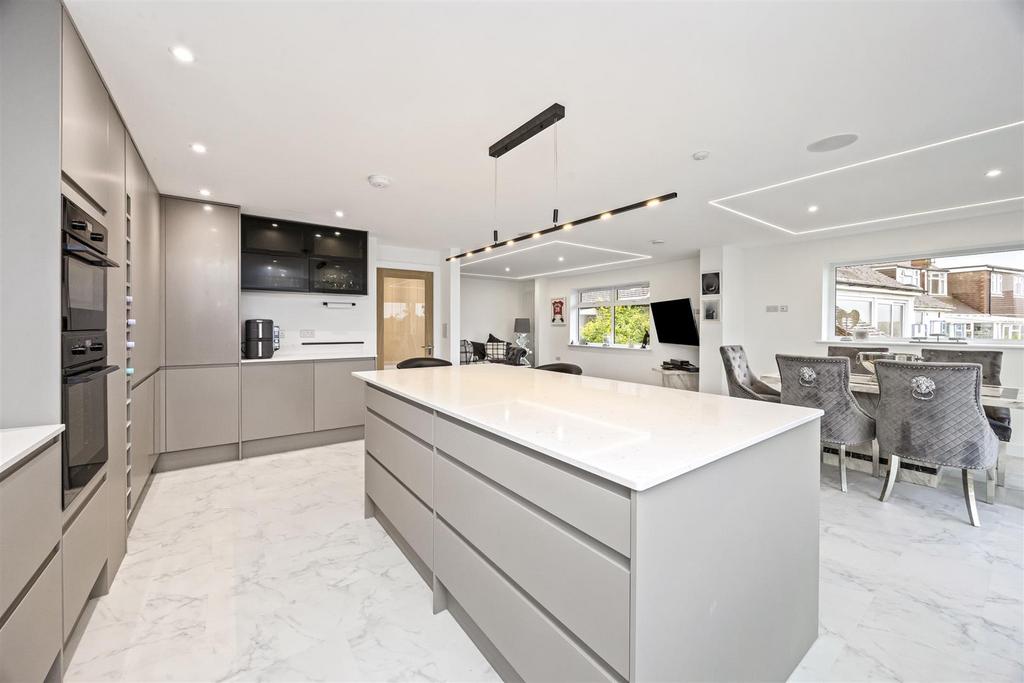 Open Plan Living Room/Kitchen