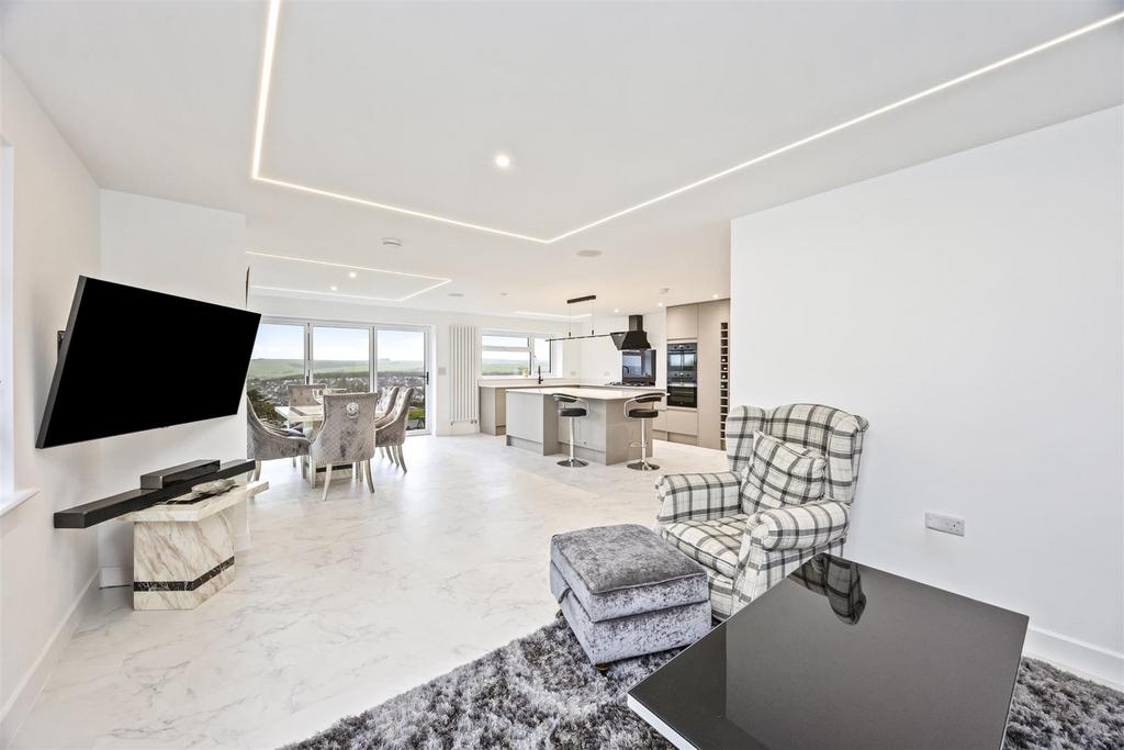 Open Plan Living Room/Kitchen