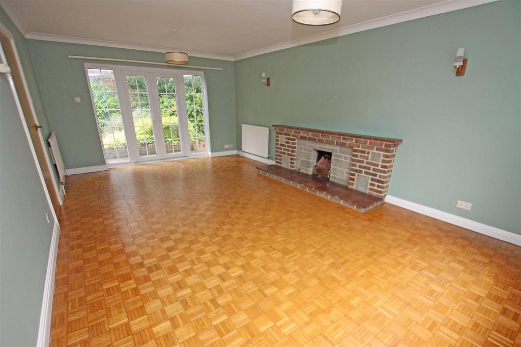Living room b.jpg