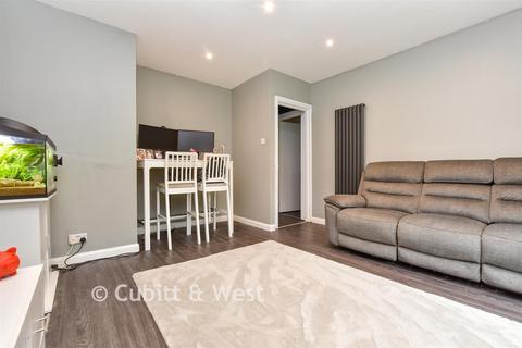 2 bedroom ground floor flat for sale, Hikers Mike, Lower Kingswood KT20