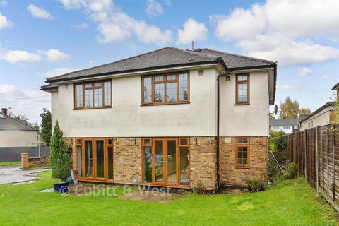 2 bedroom ground floor flat for sale, Hikers Mike, Lower Kingswood KT20