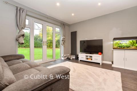 2 bedroom ground floor flat for sale, Hikers Mike, Lower Kingswood KT20