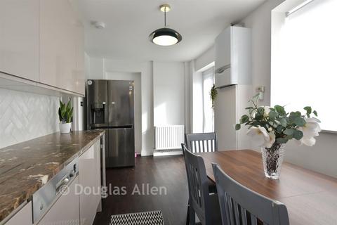 4 bedroom end of terrace house for sale, Colson Road, Loughton, Essex