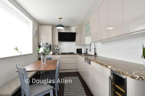 4 bedroom end of terrace house for sale, Colson Road, Loughton, Essex